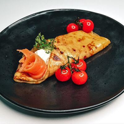 Блин лососевый с творожным сыром в Клевая блиновая по цене 470 ₽