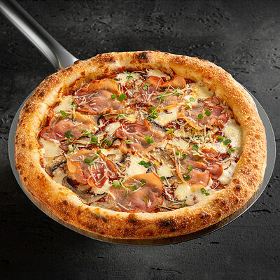 Пицца с прошутто и королевскими шампиньонами в Secret Kitchen по цене 980 ₽