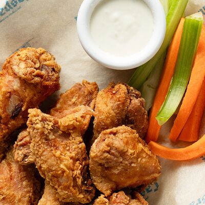 Куриные крылья в хрустящей корочке в CASPARY BRAU по цене 610 ₽