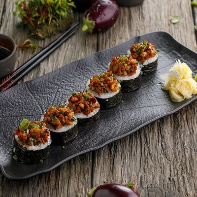 Роллы с баклажаном и салатом из зелени в Баклажан в ТЦ 