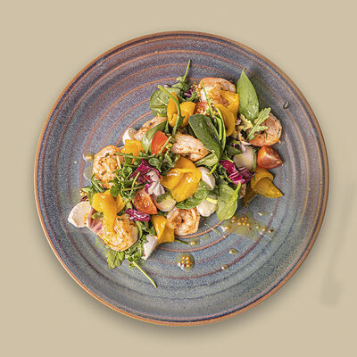 Салат с креветками и манго в Любим сытно по цене 1085 ₽