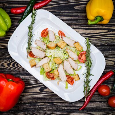 Салат Цезарь с курицей в Шаурма№1 по цене 799 ₽