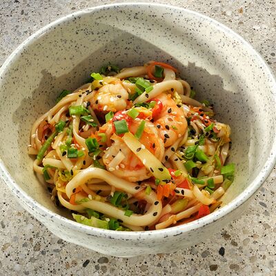 Удон с морепродуктамив Foodmarket по цене 680 ₽