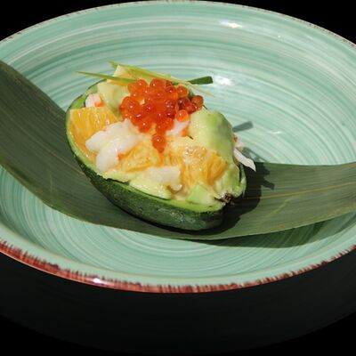 Салат из авокадо с креветками в Пусан по цене 720 ₽