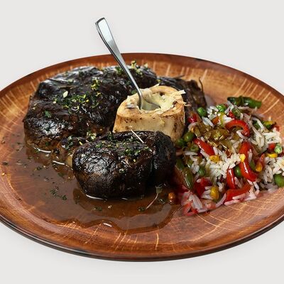 Оссобуко с соусом Черный перец в Самое популярное кафе по цене 750