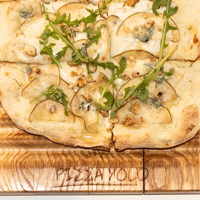 Груша, дорблю, мёд в Pizzayolo по цене 715 ₽