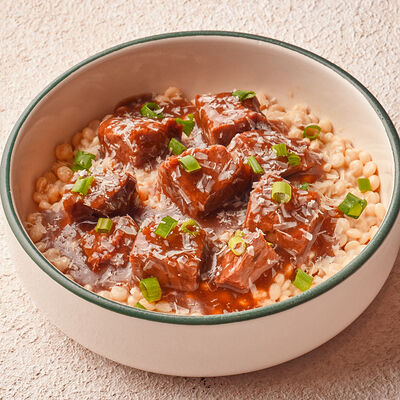 Томлёная говядинас птитимом в Хачапури выпечка и вино по цене 720 ₽