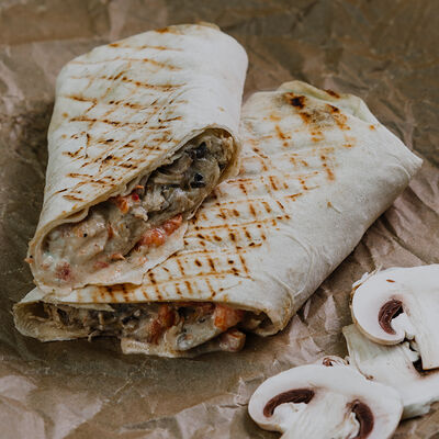 Шаурма Жюльен с курицой в В рот хот-дог по цене 589 ₽