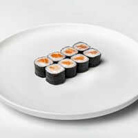 Маки с лососем в Kuji Sushi