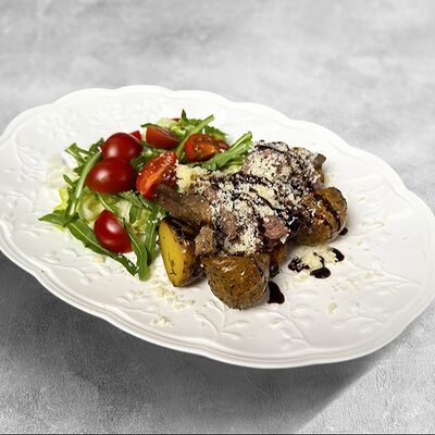 Теплый салат с телятиной в MaMa Mia по цене 772 ₽