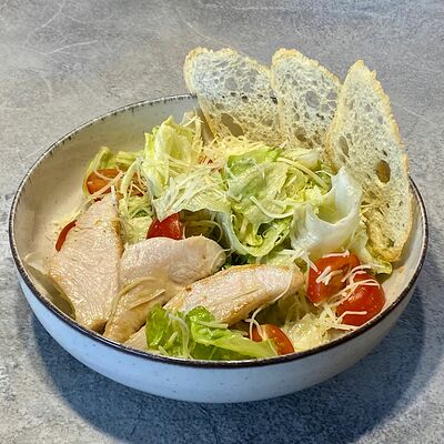 Цезарь с индейкой в Gosti по цене 679 ₽