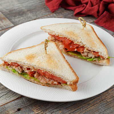 Сэндвич с курицей и сыром в Трапезная по цене 380 ₽