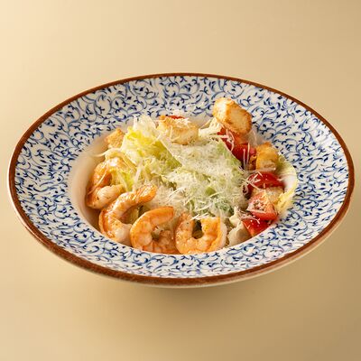 Салат Цезарь с креветкой в Shawa по цене 709 ₽