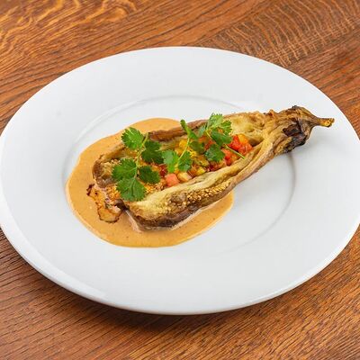 Запечённый баклажан с сальсой из томатов в Жуй по цене 29 р.