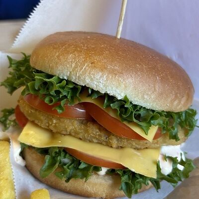 Бургер острый с курицей в Баррель по цене 612 ₽