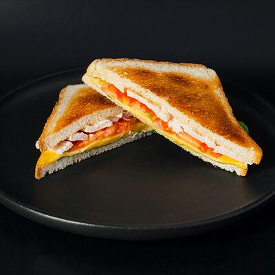 Тосканский тост с копченой курицей в Мидийный рай по цене 450 ₽