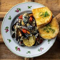 Мидии в соусе чкмерули в MANANA