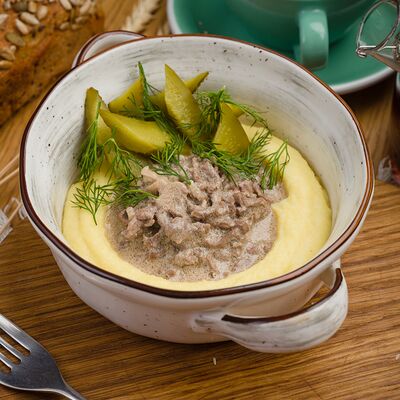 Бефстроганов с пюре в Debaton по цене 552