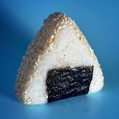 Онигири с крабом в БЭНГ УЛИЧНАЯ ЕДА СЕВЕР по цене 269 ₽