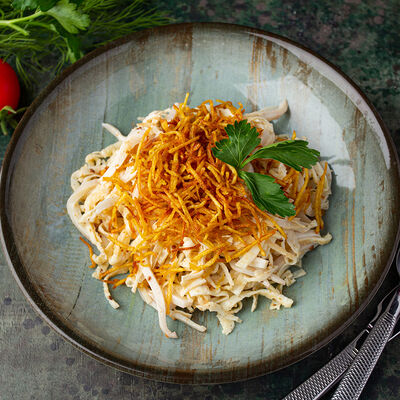 Салат из кальмаров с омлетной лентой в Елки Холл по цене 349 ₽