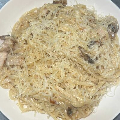 Паста с курица с грибами в Есть Пить по цене 648 ₽