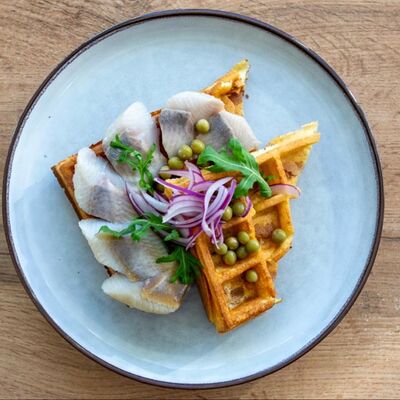 Картофельная вафля с нежной селедочкой в Кофе и Вафли по цене 350 ₽