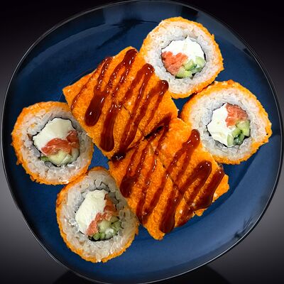 Ролл в темпуре с лососем в Вкусно Песец по цене 699 ₽