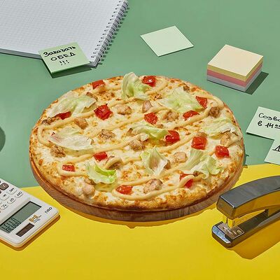 Пицца Цезарь 24 см в Dostaевский по цене 573 ₽