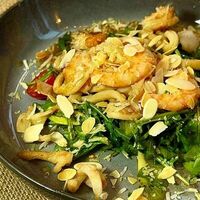 Салат с морепродуктами в Щастьебар