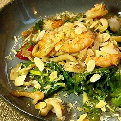 Салат с морепродуктами в Щастьебар по цене 710 ₽