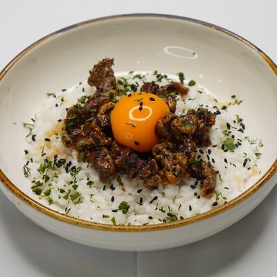 Пулькоги с говяжьей вырезкой и отварным рисом в Эдельвейс по цене 680 ₽