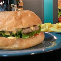 Гамбургер в Mr Burger