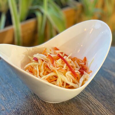 Салат из маринованной капусты с болгарским перцем в Буркина Фасоль по цене 170 ₽