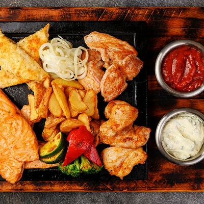 Микс из рыбы и мяса в Sushi & More по цене 1200 ₽