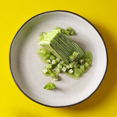 Блинный торт зелёная матча и яблоко в VASILCHUKI Chaihona №1 по цене 450