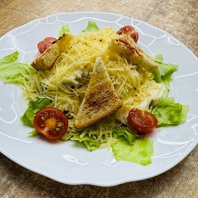 Салат Цезарь в Rich по цене 380 ₽