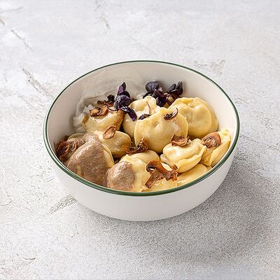 Пельмени с говядиной и грибным соусом в Шоколадница по цене 540 ₽