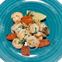 Жареные креветки с чесночным соусом в Камелот