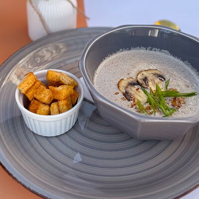 Суп-пюре из шампиньонов в Wow Tortik по цене 460 ₽