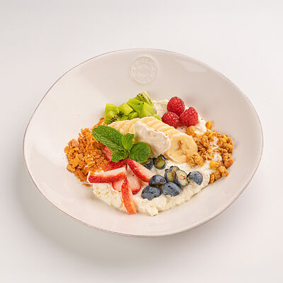 Деревенский творог с ягодами в Сыроварня по цене 114000 сум