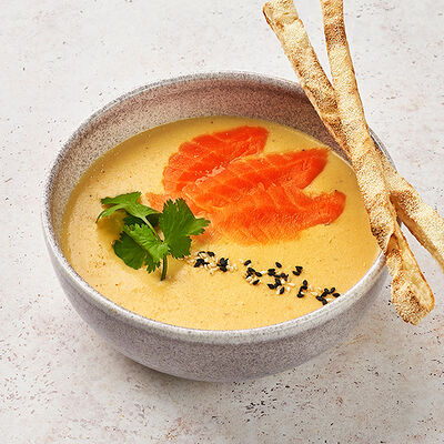 Сливочный крем-суп с форелью в Рокнроллы по цене 655 ₽