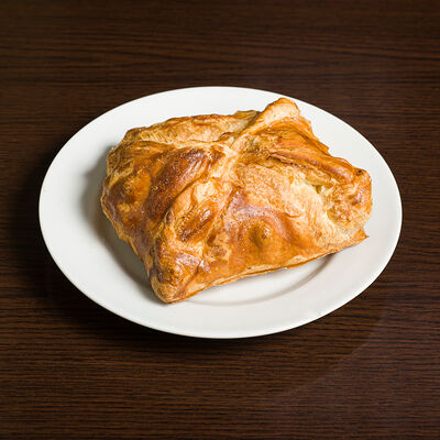 Слойка с яблоком и джемом в Мини-пекарня по цене 130 ₽