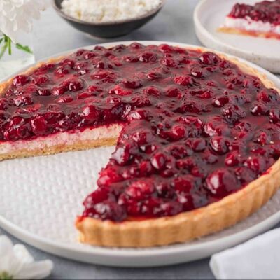 Творожно-вишневый тарт в Время пирогов по цене 1949 ₽