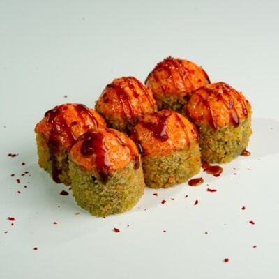 Малый жареный с шапкой из лосося, спайси и тобико в ЁБИСАН по цене 1029 ₽