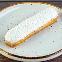 Эклер с кокосом в Entree