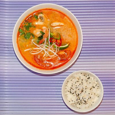 Том-ям c креветками и кальмаром в Лапшичка по цене 820 ₽