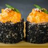 Запеченный ролл с лососем в Yellowfin sushi по цене 1150