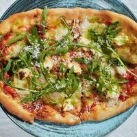 Пинца с цыплёнком и соусом песто в Nuahule