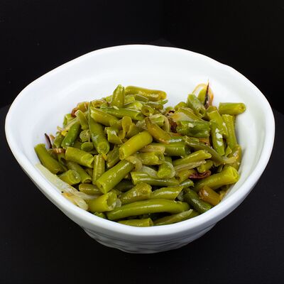 Фасоль стручковая, жаренная с луком в Рябинушка по цене 260 ₽