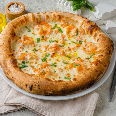 Пицца с лососем и креветкамив PizzAmore по цене 1485 ₽